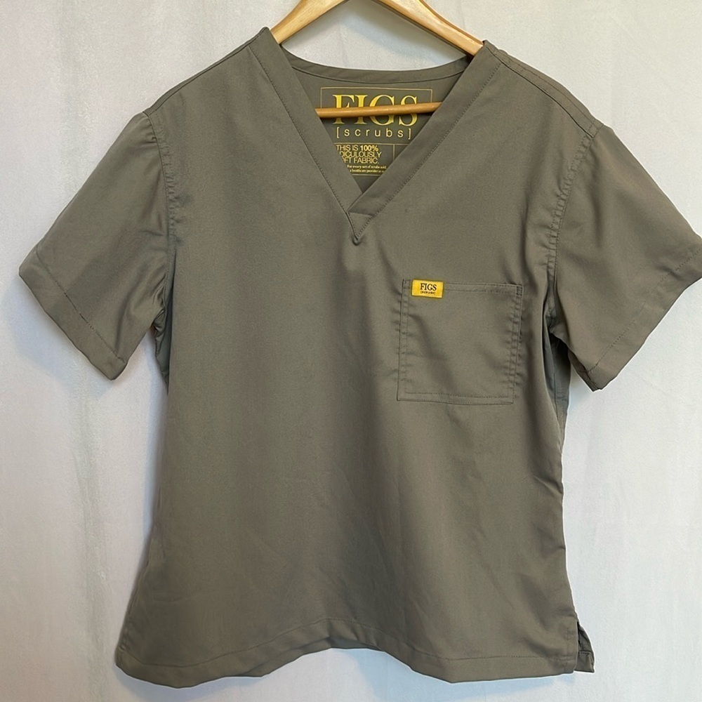 FIGS Scrub Top Gray Women's Size M Short Sleeve Ridiculously Soft Fabric EUC
